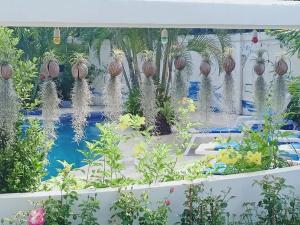 Bazén v ubytování Ekman Garden Resort nebo v jeho okolí
