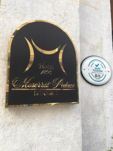 ein Schild für den Alleeffen-Palast des Hotels gezeigt wird in der Unterkunft Meserret Palace Hotel - Special Category in Istanbul