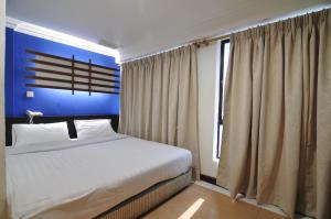 Ein Bett oder Betten in einem Zimmer der Unterkunft Hotel China Town 2