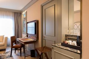 A kitchen or kitchenette at Millennium Istanbul Golden Horn