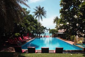 a view of the pool at the resort at Tommy Resort in Haad Rin
