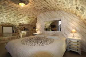 Ένα ή περισσότερα κρεβάτια σε δωμάτιο στο Le Pressoir De La Deveze