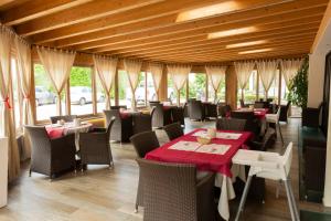 Restaurace v ubytování Hotel Bungalows Europa