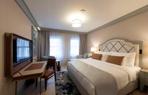 A bed or beds in a room at Millennium Istanbul Golden Horn