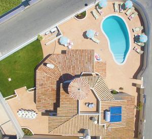 Πισίνα στο ή κοντά στο Villa Moorea by Algarve Vacation