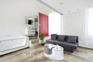 a living room with a couch and a tub at La suite de Mont-Vert (Jacuzzi privatif) in Saint-Zacharie