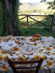a table with a table cloth with sunflowers on it at Sa Perda Arrubia in Cardedu