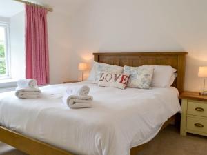 En eller flere senge i et værelse på Beech Cottage - Skelwith Bridge