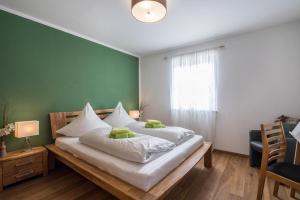 Giường trong phòng chung tại Ferienwohnung Lausbub