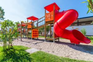 Ein Kinderspielbereich in der Unterkunft Del Garda Village and Camping