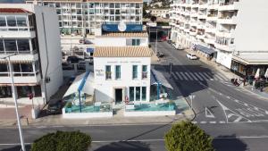 a white building on a city street with buildings at Ocean Lounge in Altea