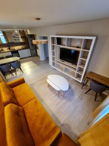 a living room with a couch and a table at Casa La Fayette in Timişoara