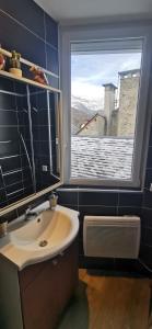 Appartement cocooning avec vue sur les Pyrénées的一间浴室