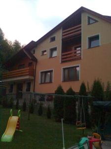 The building in which a vendégházakat is located