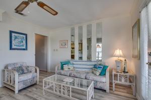 Χώρος καθιστικού στο Summer Breeze 312 condo +23 φωτογραφίες