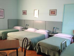 Postel nebo postele na pokoji v ubytování Hotel Panorama Bologna Centro