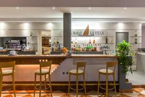 Ein Restaurant oder anderes Speiselokal in der Unterkunft Club Hotel e Residence La Vela 