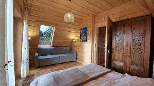 Ένα ή περισσότερα κρεβάτια σε δωμάτιο στο Willa Pod Smrekami