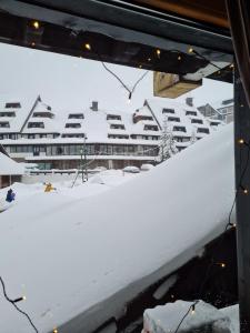a view of a snow covered parking lot at Apartman Brvenik 103, Konaci, Kopaonik in Kopaonik