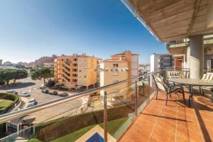 Fotografia z galérie ubytovania Apartamento en Roses con parking y piscina (5-7) v destinácii Roses + 19 fotografií