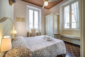 A bed or beds in a room at Miramare di Varigotti
