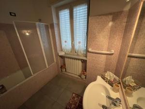 Koupelna v ubytování Albergo Villa Marina + 37 fotografií