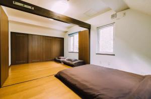 a bedroom with a bed and a couch in it at Toyako minnpaku - Vacation STAY 16346v in Tōya