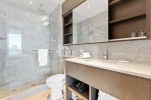 Koupelna v ubytování SOHO Residences Lisgar + 8 fotografií