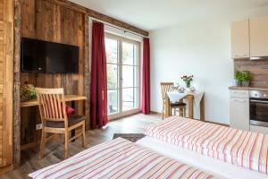 Postel nebo postele na pokoji v ubytování Pension und Appartements Wild + 21 fotografií
