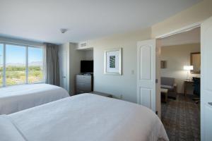 Postel nebo postele na pokoji v ubytování Staybridge Suites - Scottsdale - Talking Stick by IHG
