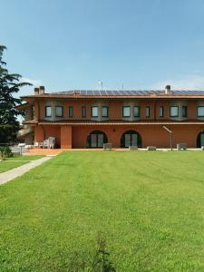 a large building with a large lawn in front of it at Hotel Verri in Misano di Gera dʼAdda