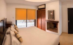 Tempat tidur dalam kamar di Postales Green Aparts - Chacras de Coria