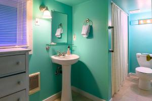 Bilik mandi di Karr Beach House on 11th +18 gambar