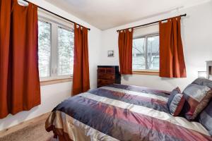 Postel nebo postele na pokoji v ubytování Elegant Pine
