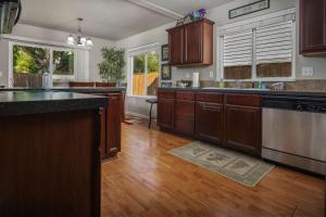 Dapur atau dapur kecil di Dundee Park Place +17 gambar