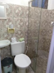 Casa do Mineiro tesisinde bir banyo
