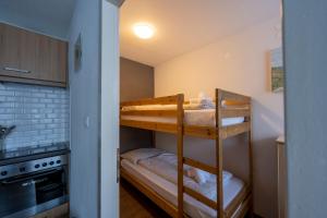 Posteľ alebo postele v izbe v ubytovaní Alex Kaprun Apartment