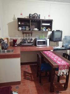Una cocina o zona de cocina en CASA ICHIK ANTIGUA GUATEMALA