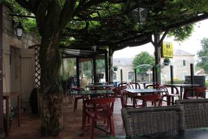 Restaurace v ubytování Logis Hotels- Auberge de la Tour - Hôtel et restaurant