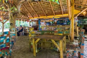 Restoran atau tempat lain untuk makan di Playa 506 Beachfront Hostel
