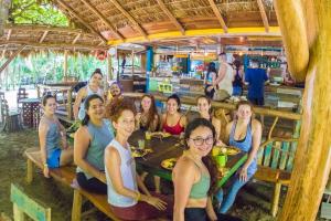 Tetamu yang menginap di Playa 506 Beachfront Hostel