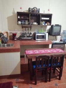Una cocina o zona de cocina en CASA ICHIK ANTIGUA GUATEMALA