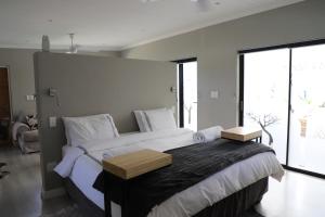 a bedroom with a large bed with a large window at Memories Made Cottage in Kampersrus AH +29 photos