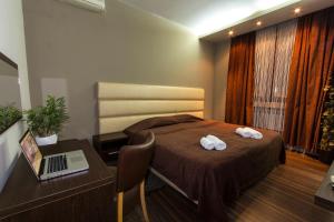 Postel nebo postele na pokoji v ubytování Hotel Petrus + 37 fotografií