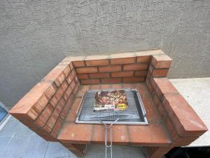 a brick table with a fire place in it at فلل ومسابح بلوسكاي in Al ‘Aqīq