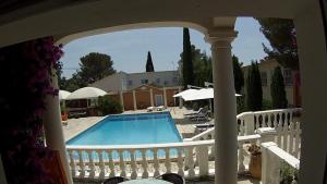 a view of a swimming pool on a white porch at Chambre d'hôtes La Potinière in Saint-Raphaël