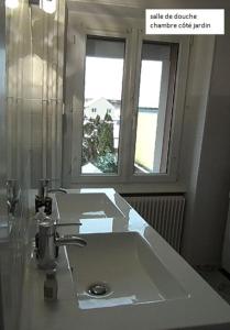 Ett badrum på Maison Curiale