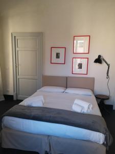 Postel nebo postele na pokoji v ubytování Palazzo Melfi