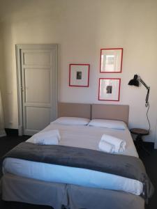 
A bed or beds in a room at Palazzo Melfi
