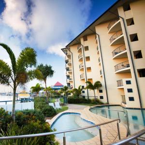 Piscina a Mantra Hervey Bay o a prop